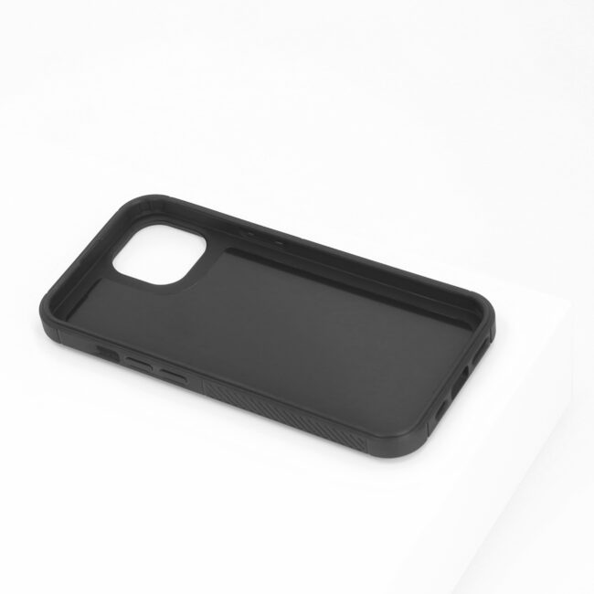 zwarte telefoon hoesje voor de iPhone 13 met carbon look